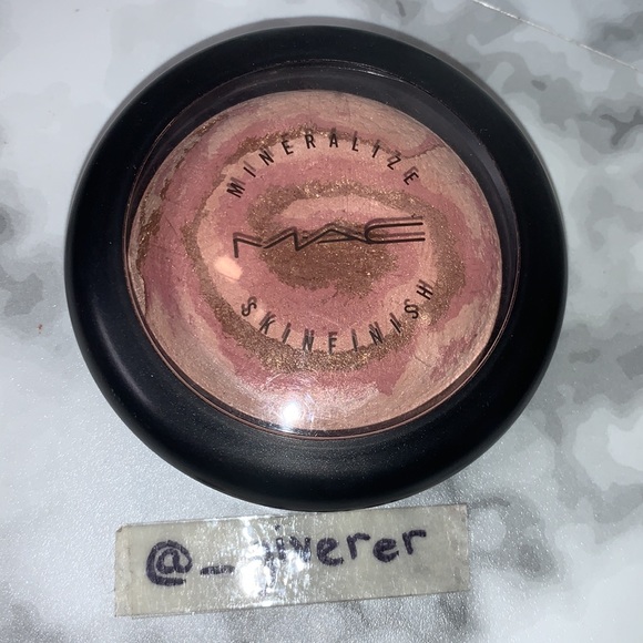 RARE LIGHT YEAR MAC MIneralized Skinfinish - Picture 8 of 15